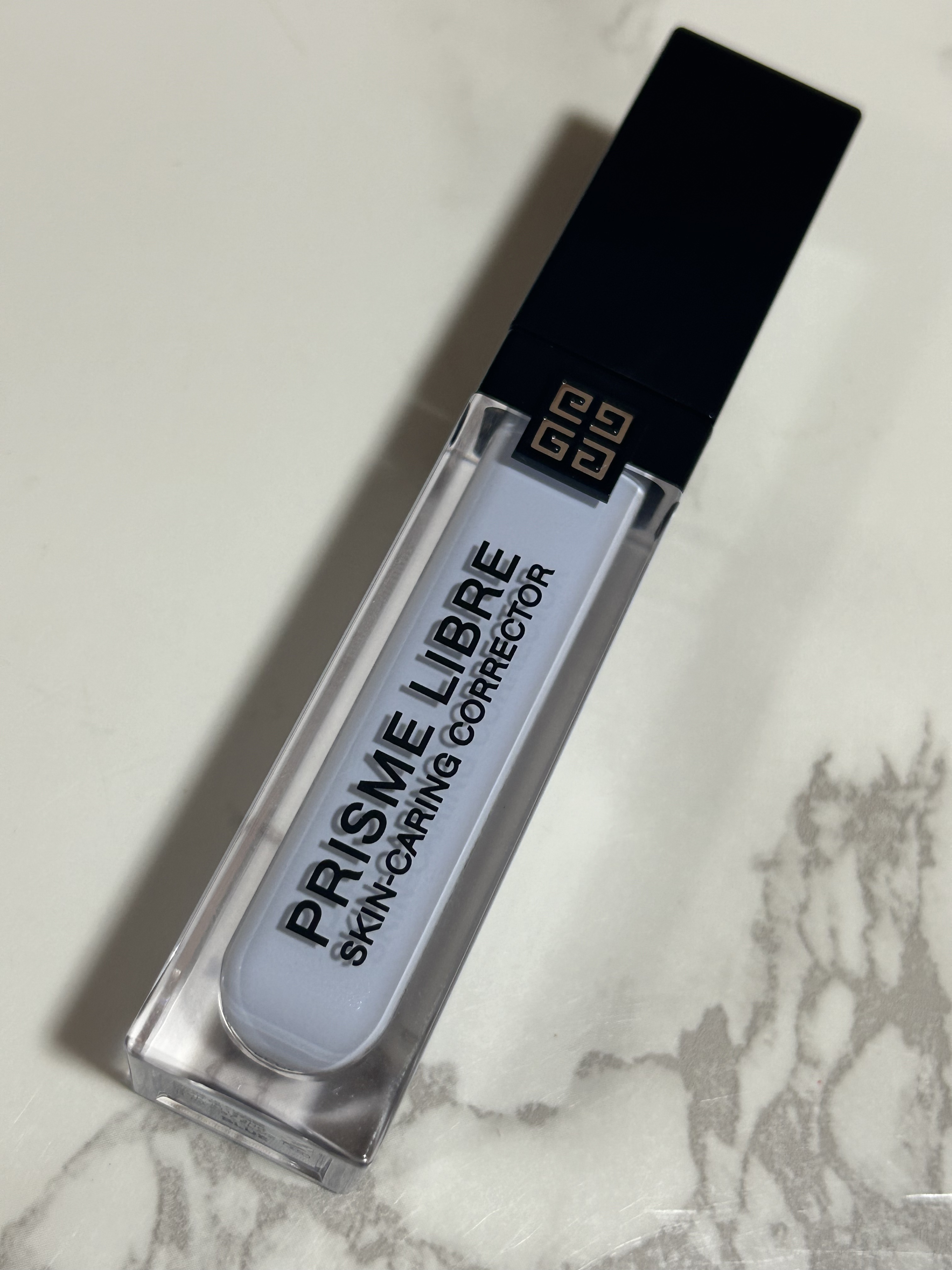 GIVENCHY
プリズム・リーブル・スキンケアリング・コレクター
ブルー

ブルーのコントロールカラーを使ってみたくて
購入しました！

GIVENCHYのコントロールカラーは
みずみずしくて
広範囲に伸ばしやすいし
くすみがとれてパッと