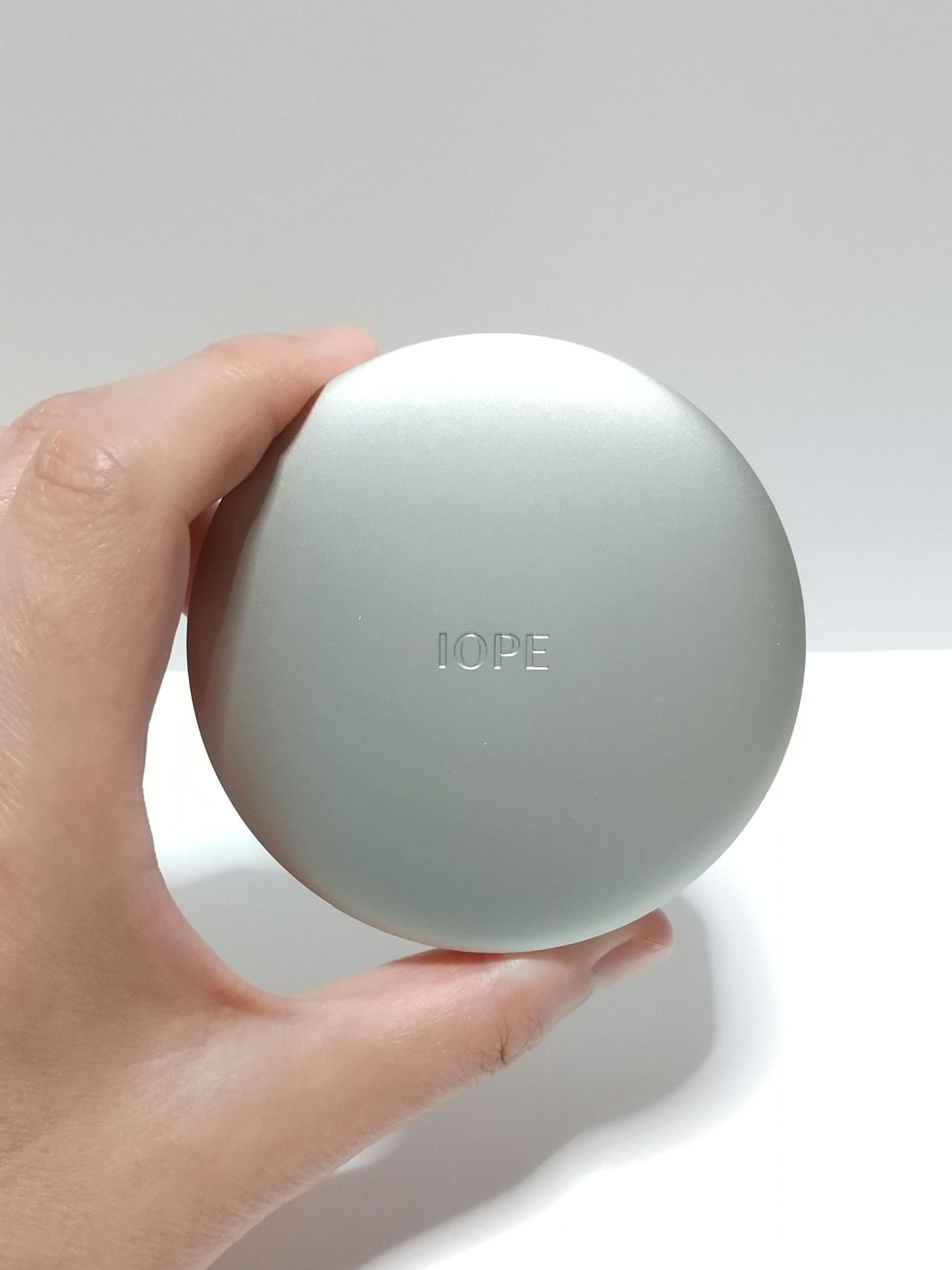 IOPE エアクッション ナチュラルのクチコミ「⭐️⭐️⭐️☆☆
薄づきツヤ肌仕上げ✨

IOPE
エアクッション ナチュラル
21N　バニラ.....」（1枚目）