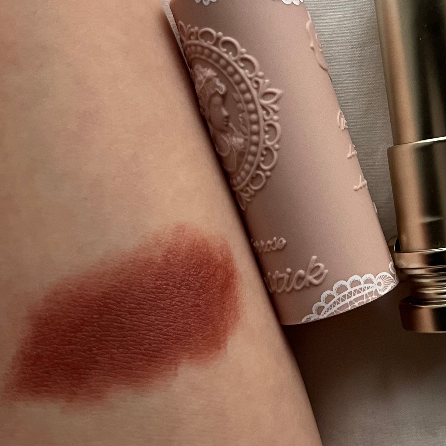 女王のカメオリップスティック/COLORROSE/口紅を使ったクチコミ(4枚目)