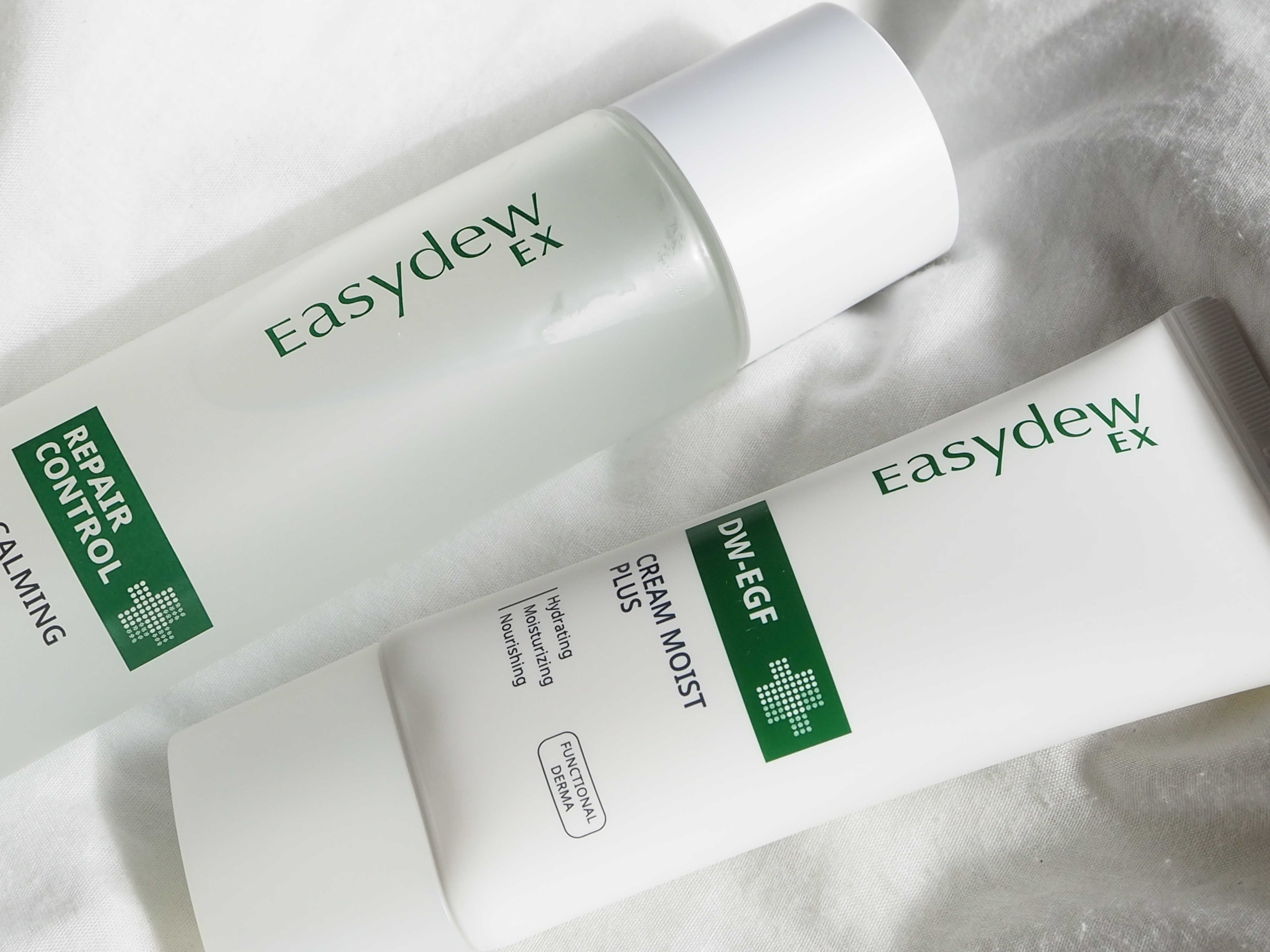 【Easydew】

お守りスキンケア💚

毎日の愛用スキンケアはeasydew！何本目(実際3本目)というくらい愛用
ヒトオリゴペプチドやツボクサエキスでお肌に優しく荒れケアや保湿を叶えてくれるのがまた良い◎
リポソーム化されたEGFを