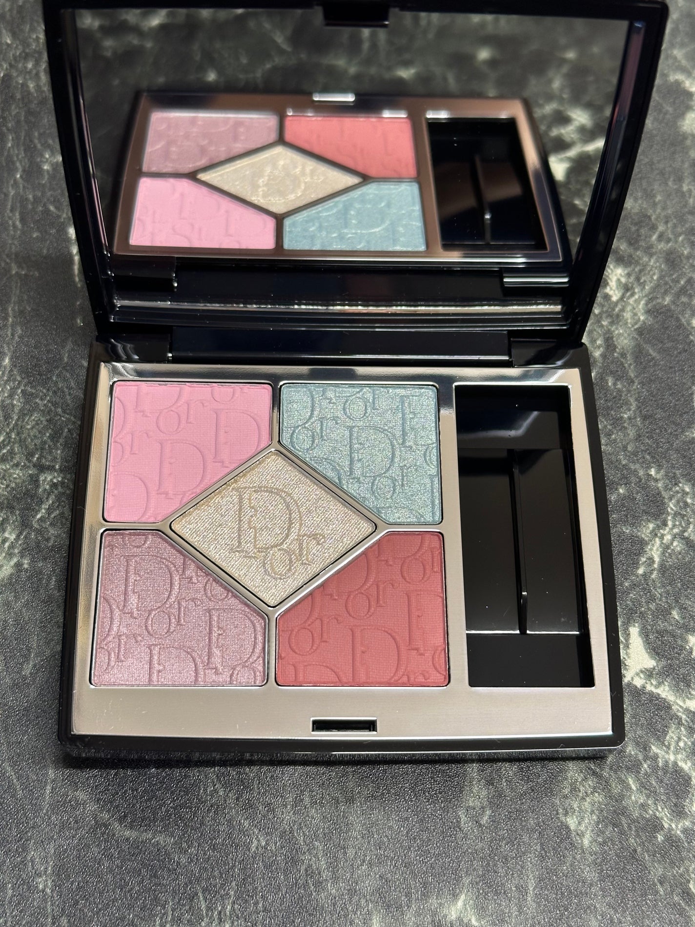 【旧】ディオールショウ サンク クルール(スプリング コレクション 2025 限定品)/Dior/アイシャドウを使ったクチコミ(2枚目)