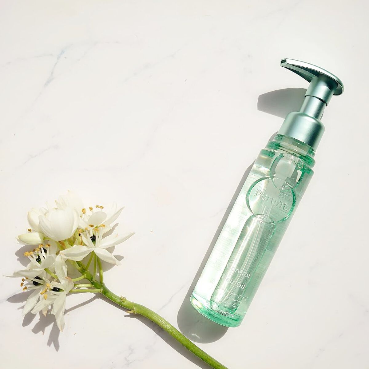 𝐏𝐮𝐫𝐮𝐧𝐭.
𝐂𝐨𝐧𝐭𝐫𝐨𝐥 𝐇𝐚𝐢𝐫 𝐨𝐢𝐥

𝟗𝟔%以上保湿+うねり補修成分。

うねりやクセを抑えうるおいで包みこむ美容ヘアオイル🧸💕

少量できちんと効果を発揮！

髪の内側まで水分