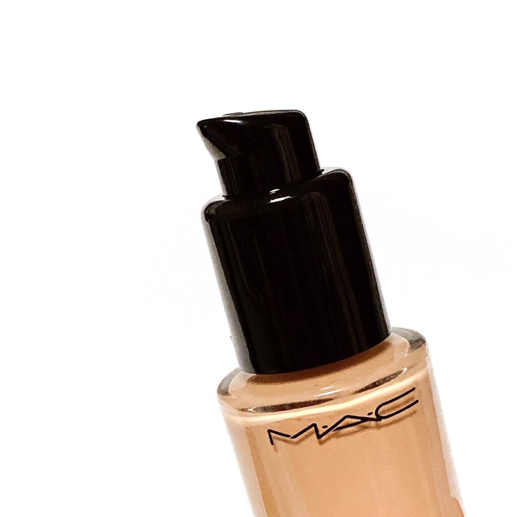 スタジオフィックス フルイッド SPF 15 NC20/M・A・C/リキッドファンデーションを使ったクチコミ（2枚目）