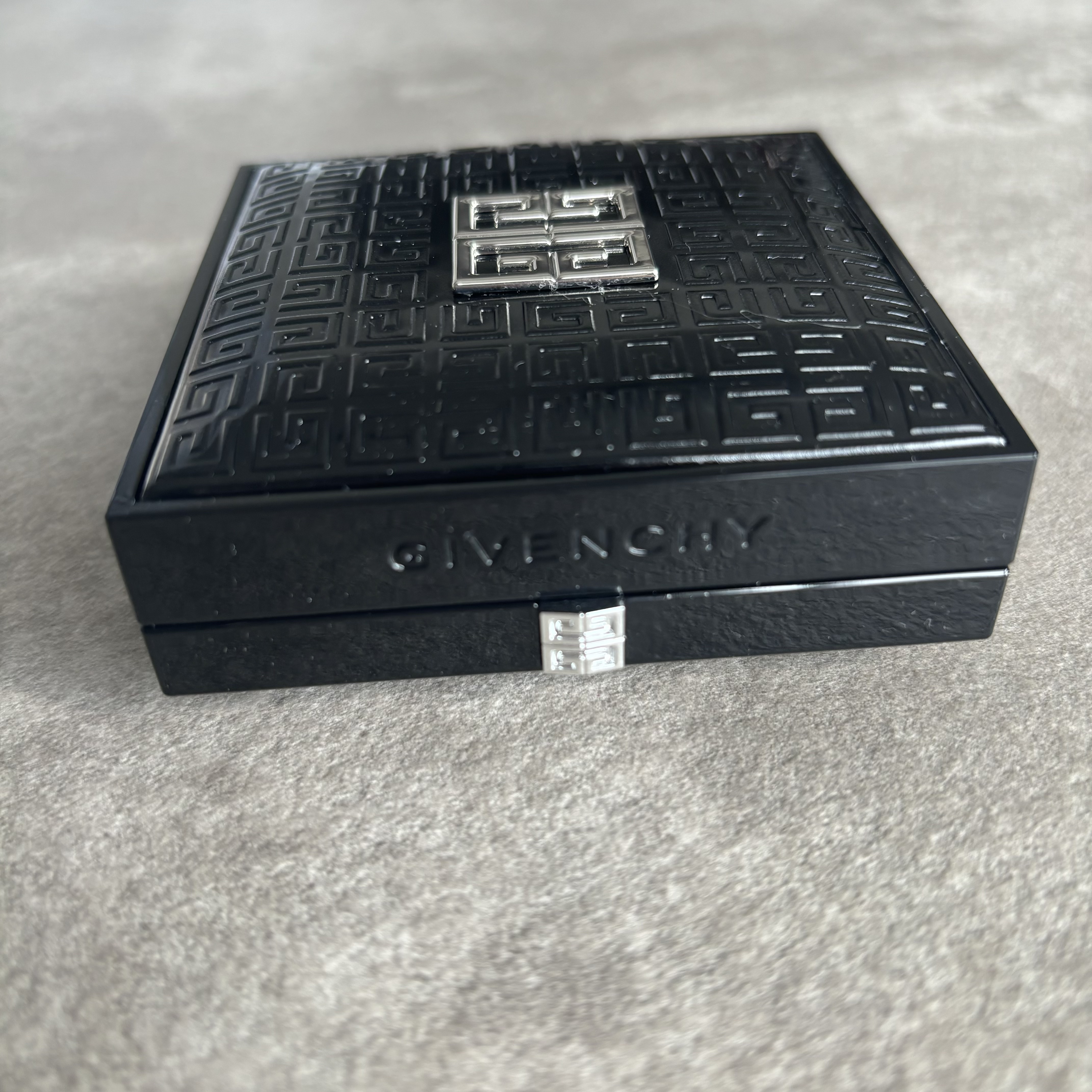 プリズム・リーブル・スキンケアリング・グロウ・クッション 1-C105	/GIVENCHY/クッションファンデーションを使ったクチコミ（3枚目）