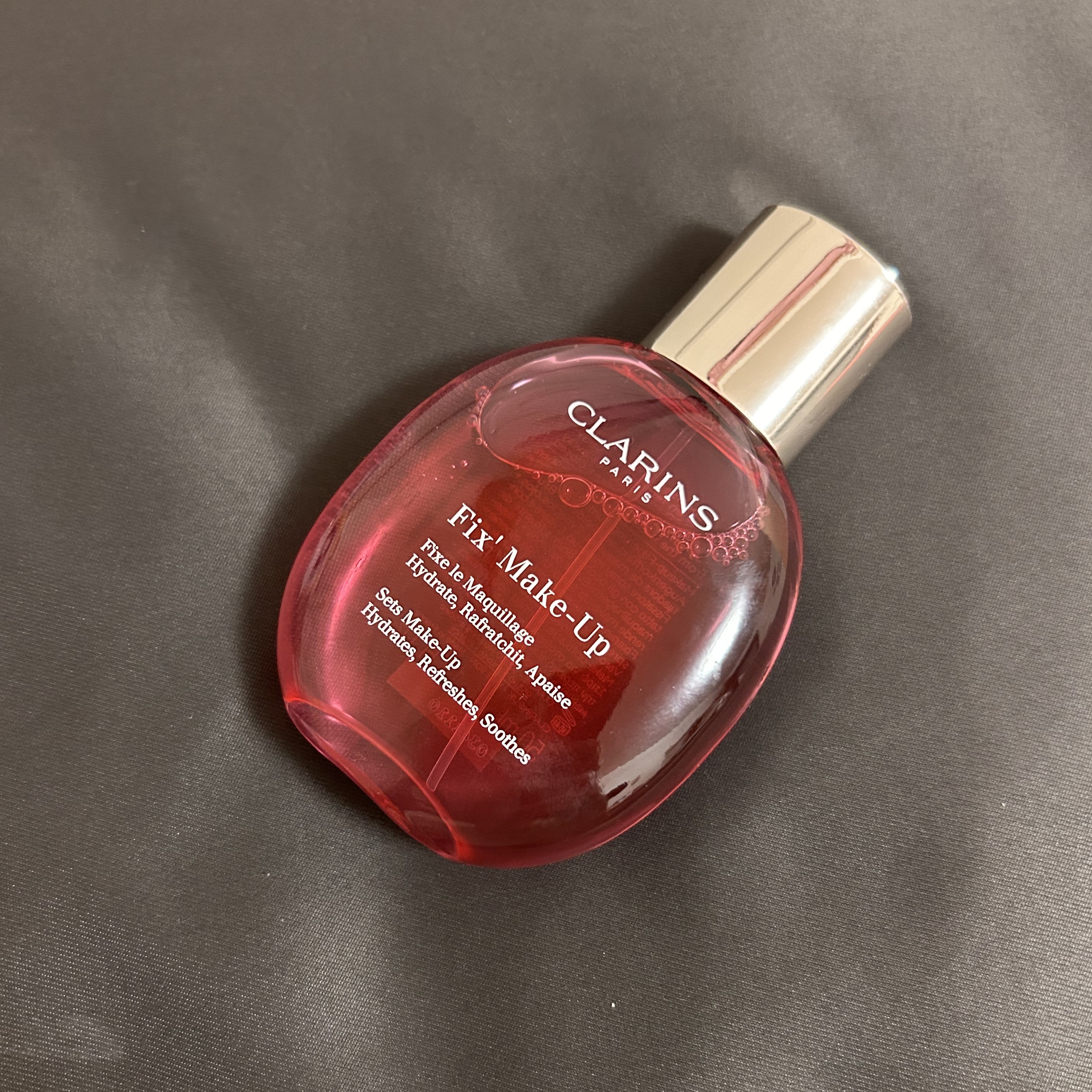 プレゼントでもらいました！

いい匂いで、メイクの最後にプッシュしてます！

ただ少し粒が大きいのが難点。
ちょっとテカリがち。。