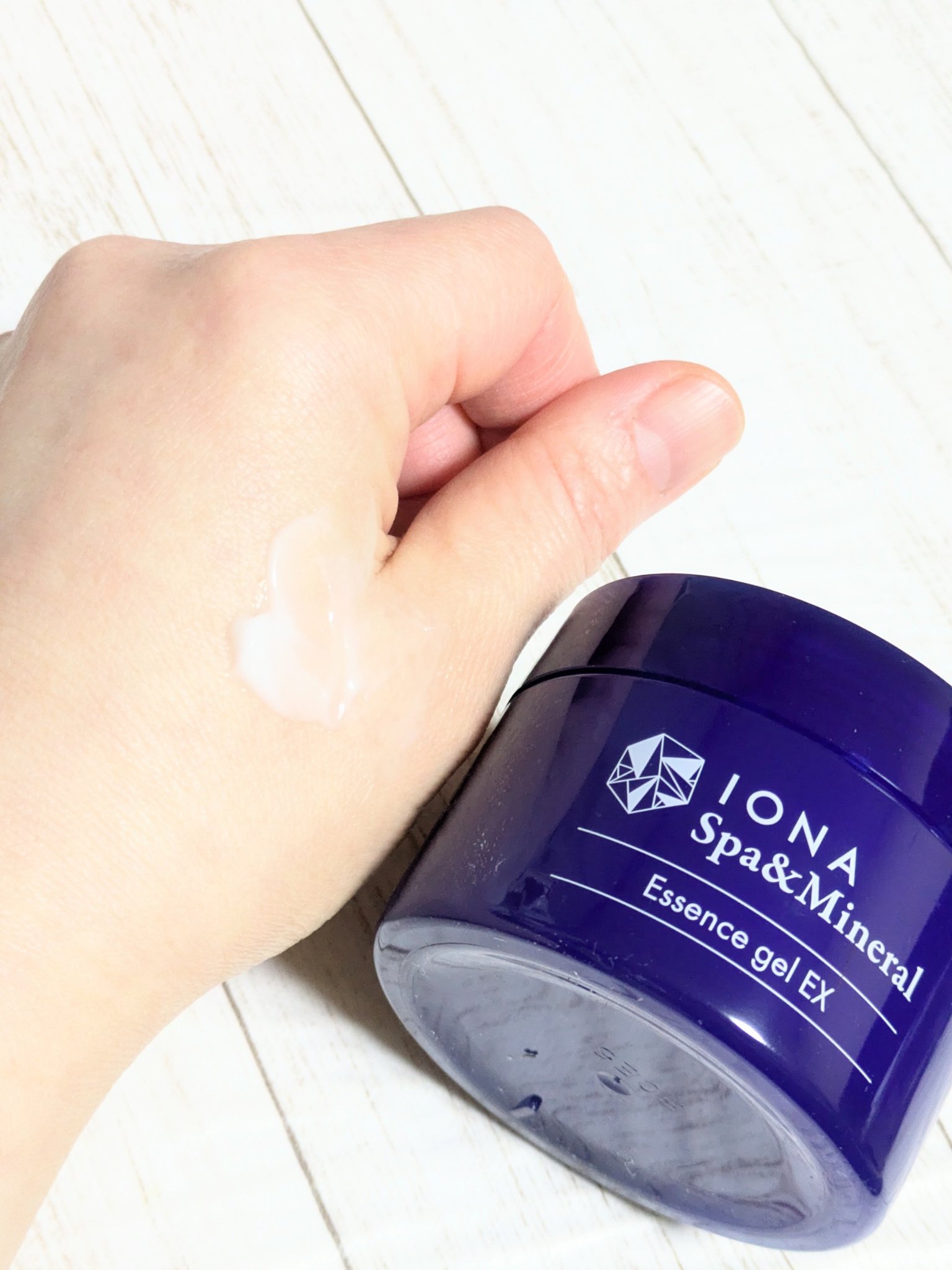 エッセンス ジェル EX/イオナ スパ＆ミネラル/オールインワン化粧品を使ったクチコミ（2枚目）
