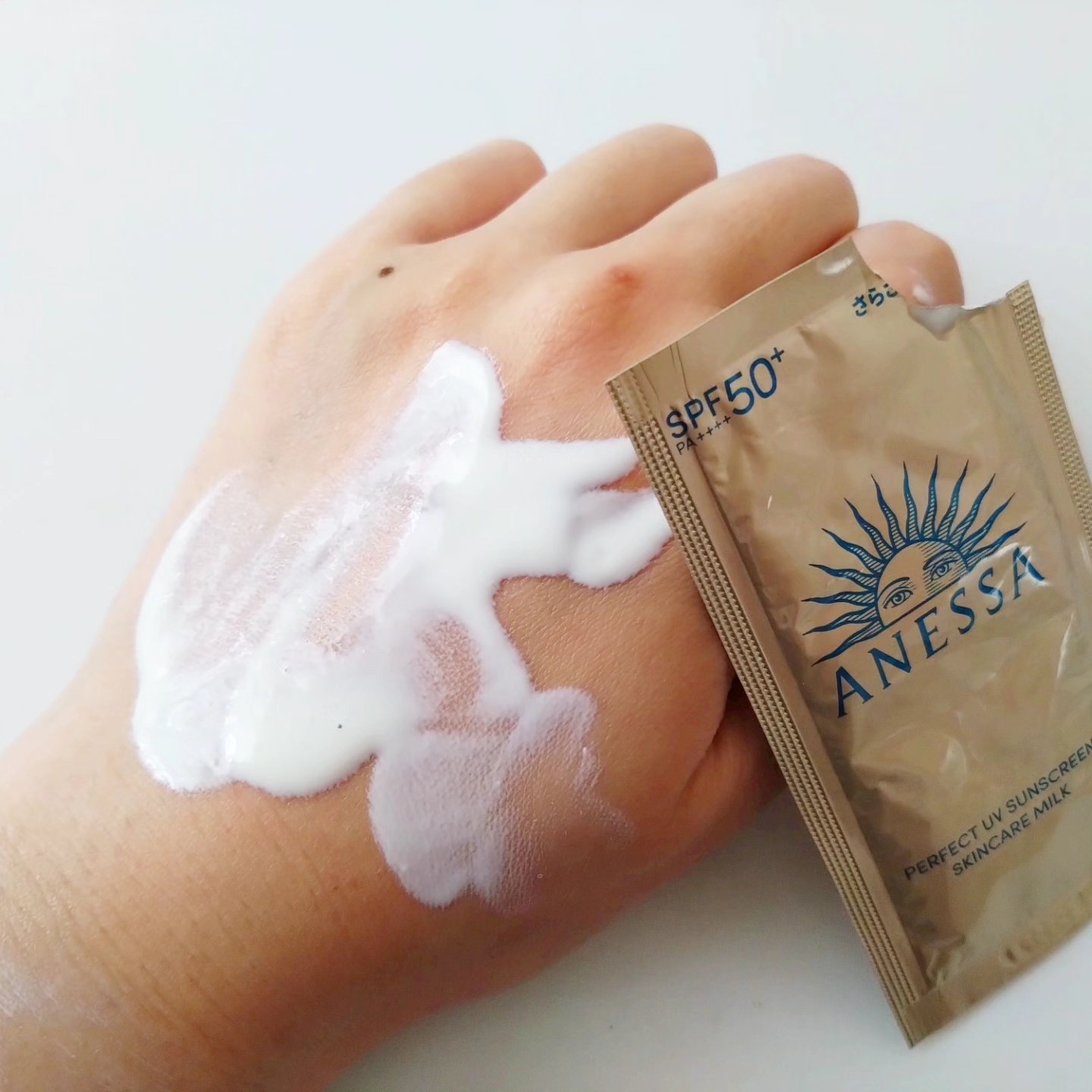 アネッサ　パーフェクトUV　スキンケアミルク　NA/アネッサ/日焼け止めミルクを使ったクチコミ（3枚目）