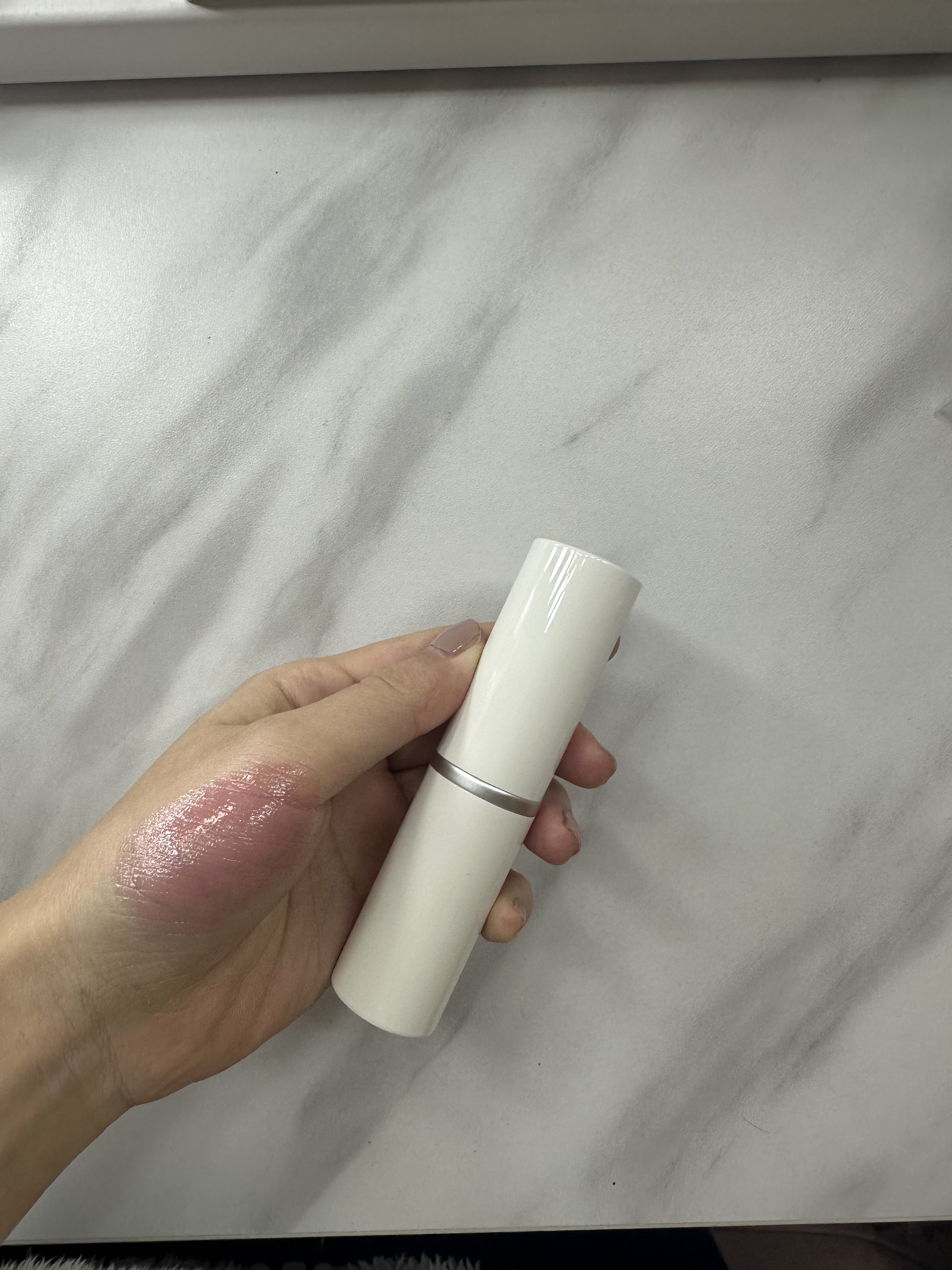 トゥルーディメンションラディアンスバーム TP005 シェリーピンク/hince/スティックハイライトを使ったクチコミ（3枚目）