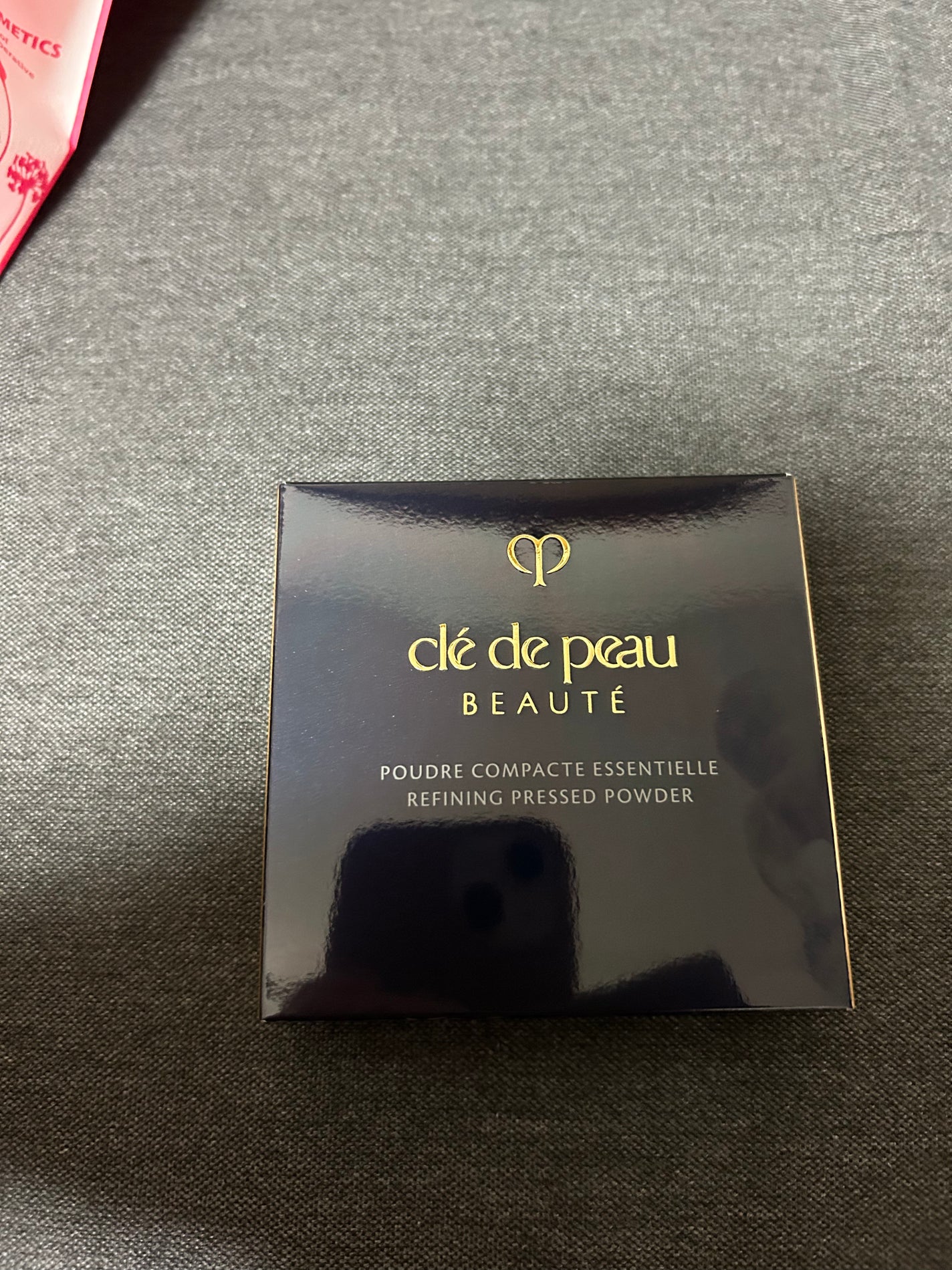 プードルコンパクトエサンシエルn/クレ・ド・ポー ボーテ/プレストパウダーを使ったクチコミ(1枚目)