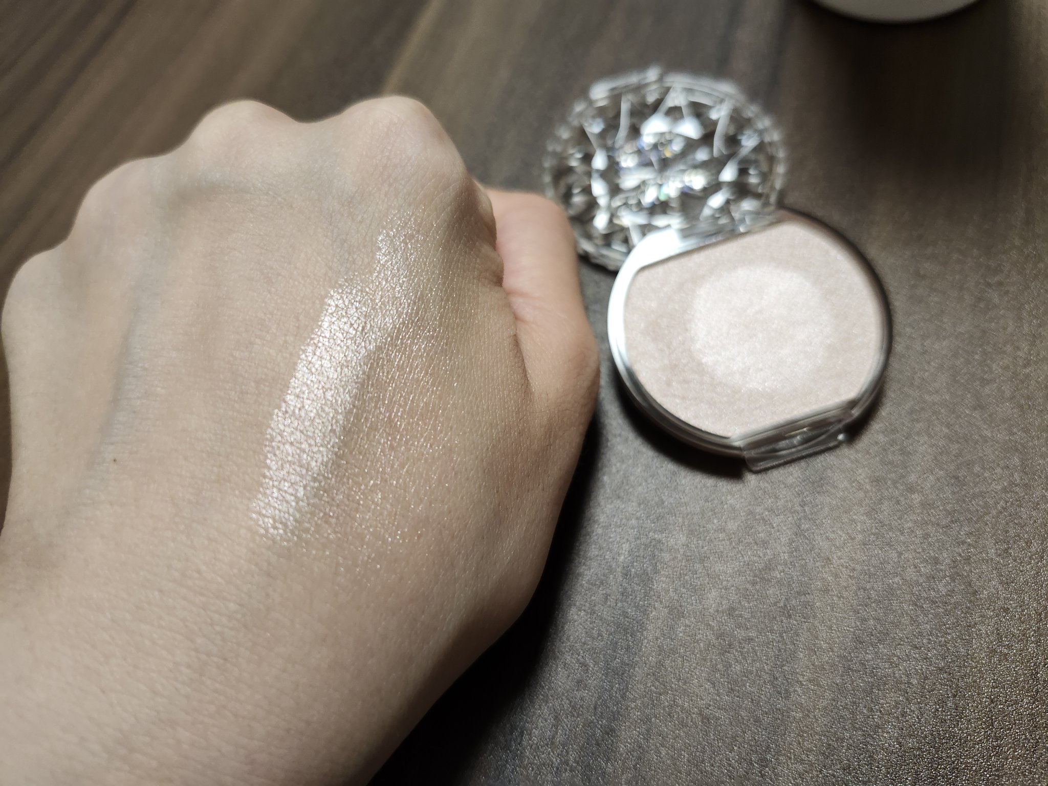 むにゅっとハイライター 02 ローズクォーツ/キャンメイク/クリームハイライトを使ったクチコミ（3枚目）