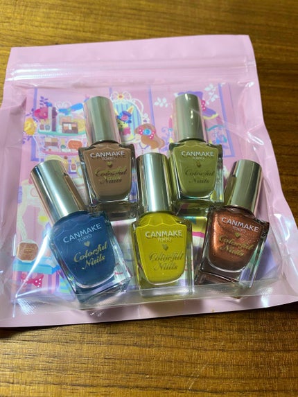 カラフルネイルズ/キャンメイク/マニキュアを使ったクチコミ(2枚目)