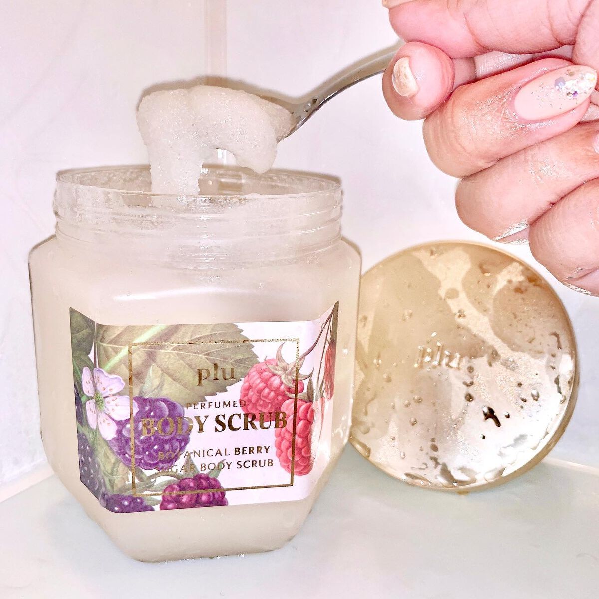 🍓🫐🍓🫐🍓

🌸PLUパヒュームボディスクラブ🌸
✧ボタニカルベリー シュガーボディスクラブ🤍
高級感のあるラグジュアリーなパッケージ💖
水分補給+肌の調子を整える、ヴィーガン認証を受けて安心して使えるスクラブ🫧
角質ケ