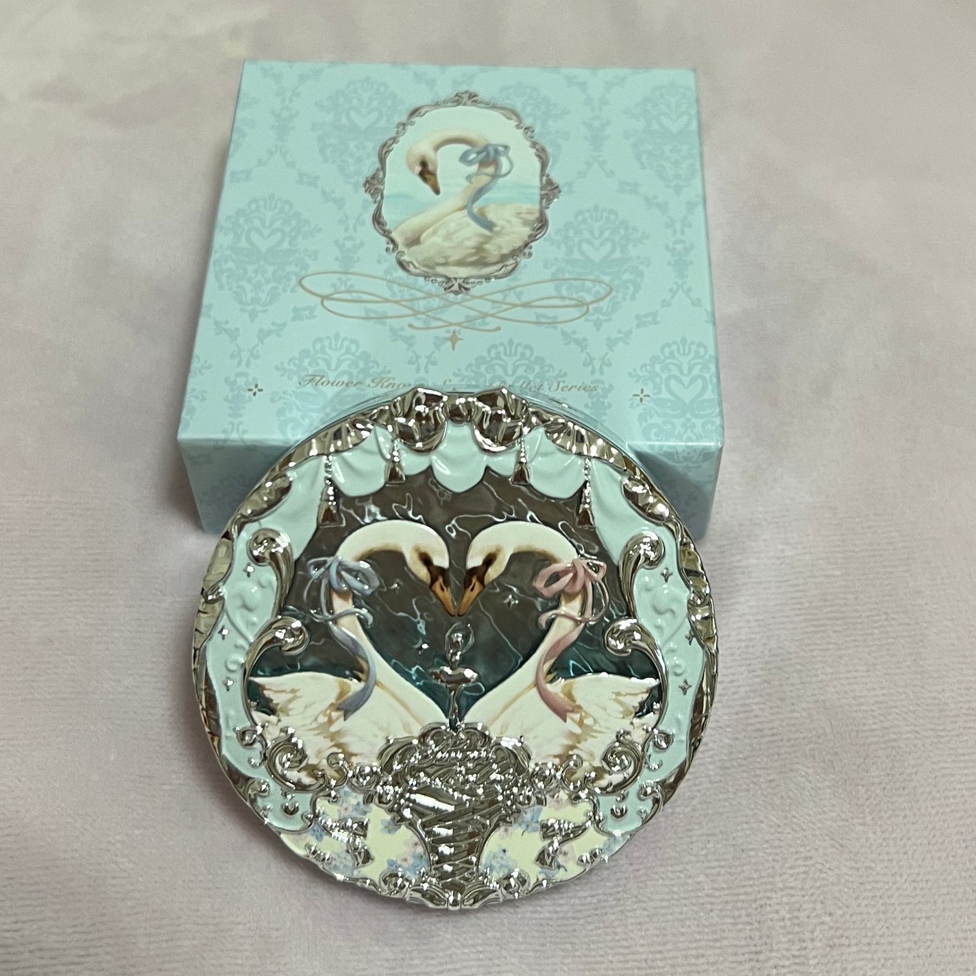 フラワーノーズ スワンバレエシリーズ ブラッシュコンパクト/FlowerKnows/パウダーチークを使ったクチコミ(2枚目)