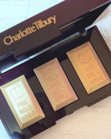  シャーロット ティルベリー バー オブ ゴールド ハイライター パレット/Charlotte Tilbury/パウダーハイライトを使ったクチコミ（2枚目）