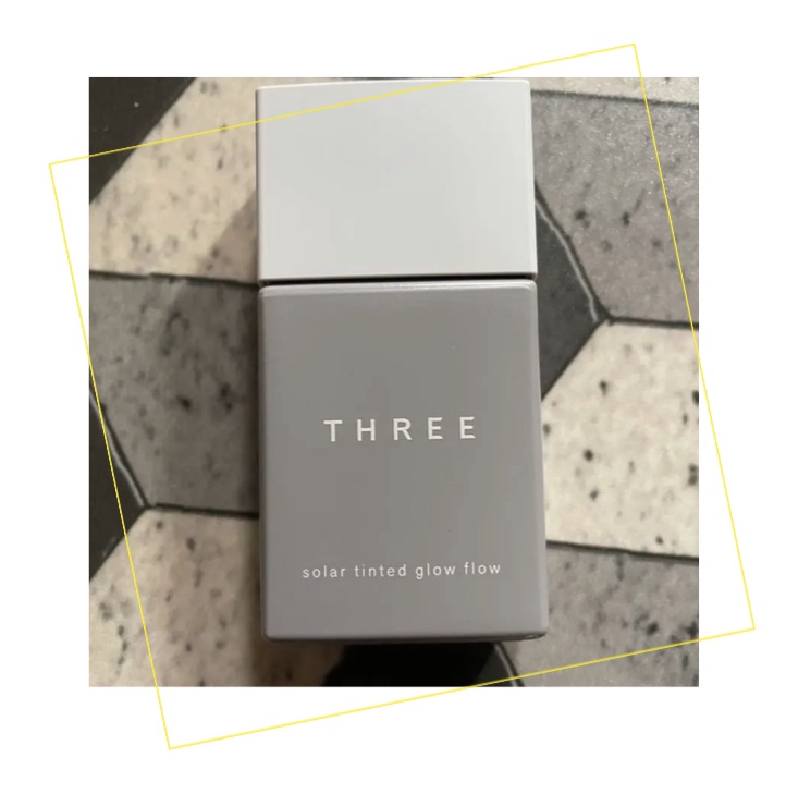 THREE ソーラーティンティドグローフローのクチコミ「きちんとUVできるファンデーション。
少量で伸びがよく色づきもいいです◎
これ1本でベースメイ.....」（1枚目）