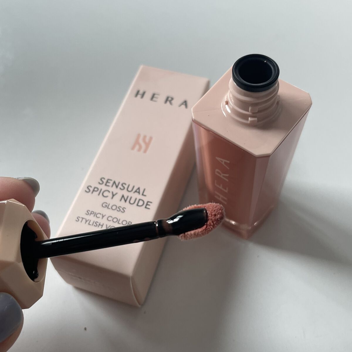 センシュアルスパイシーヌードグロス/HERA/リップグロスを使ったクチコミ（3枚目）