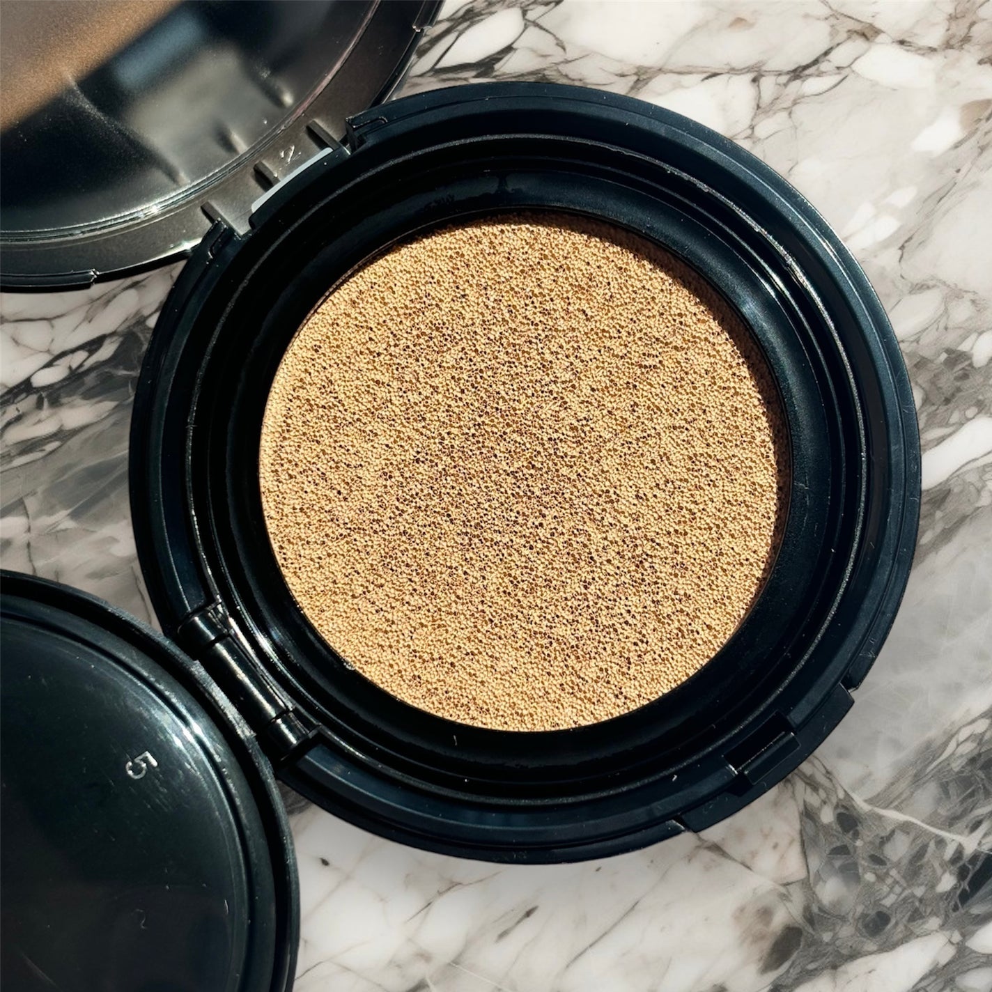 ウルトラシーンカバー クッションファンデーション 21号 ライトベージュ