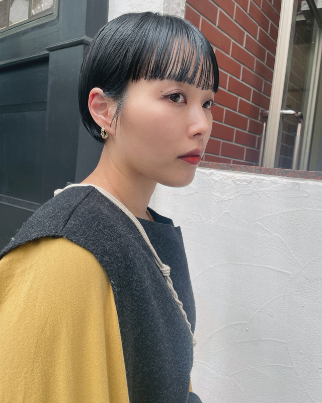 ベリーショートの女性