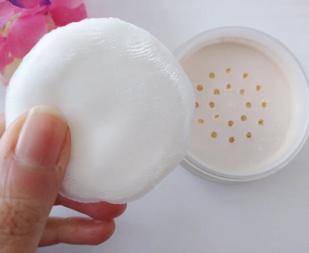 ポリシー化粧品 ルーセントフィニッシングパウダーのクチコミ「マスクでも美肌メイクキープ！
軽やかで滑らかな質感の仕上げ用フェイスパウダーです。
シルクのベ.....」（2枚目）