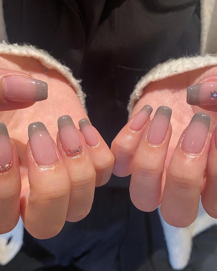 mina on LIPS 「🎀🐘🤍pinkgray#福岡ネイル#博多ネイルサロン#フレンチ..」(4枚目)