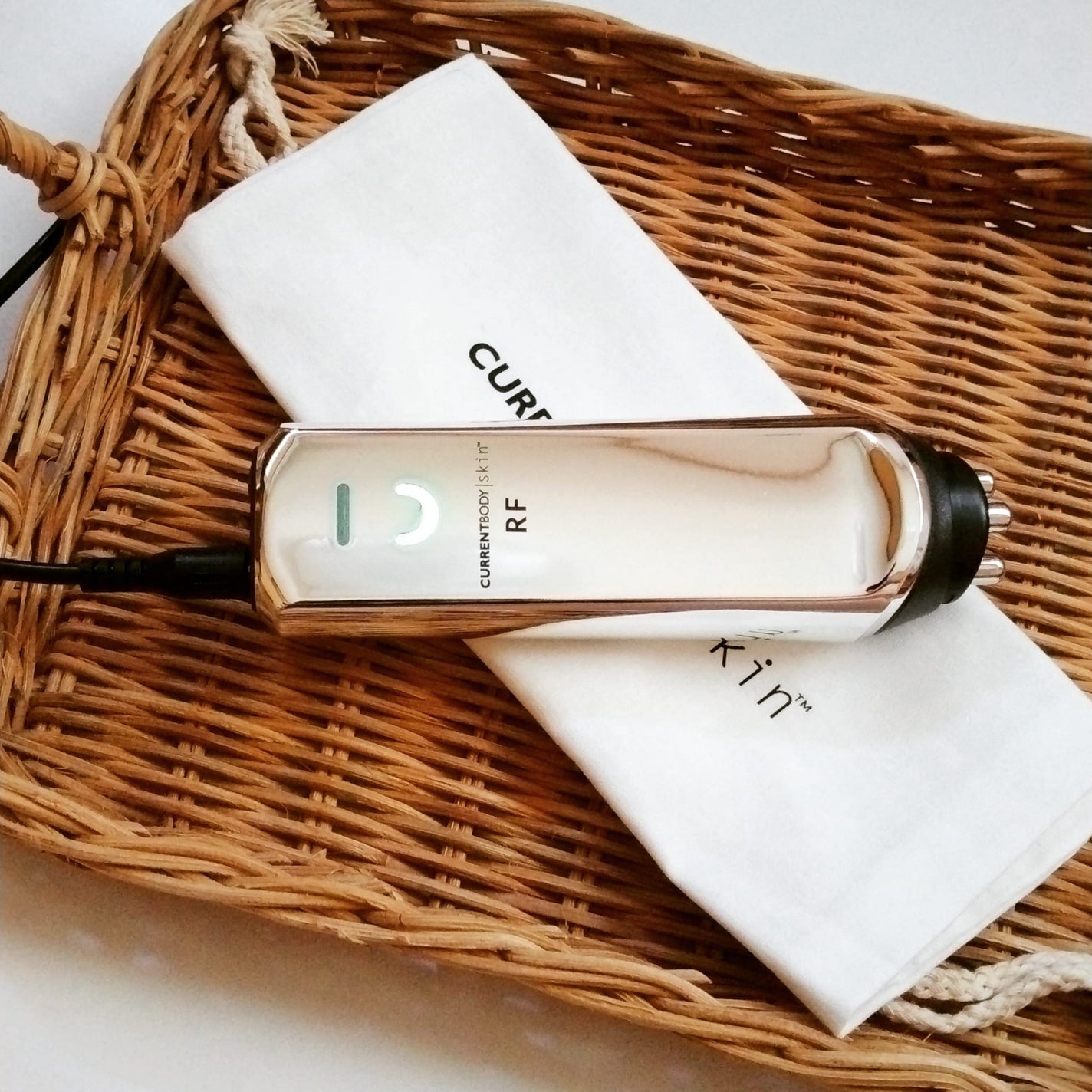 試してみた】CurrentBody Skin RFラジオ波美顔器 CurrentBodyの 試してみた】CurrentBody Skin RFラジオ波美顔器 CurrentBodyの
