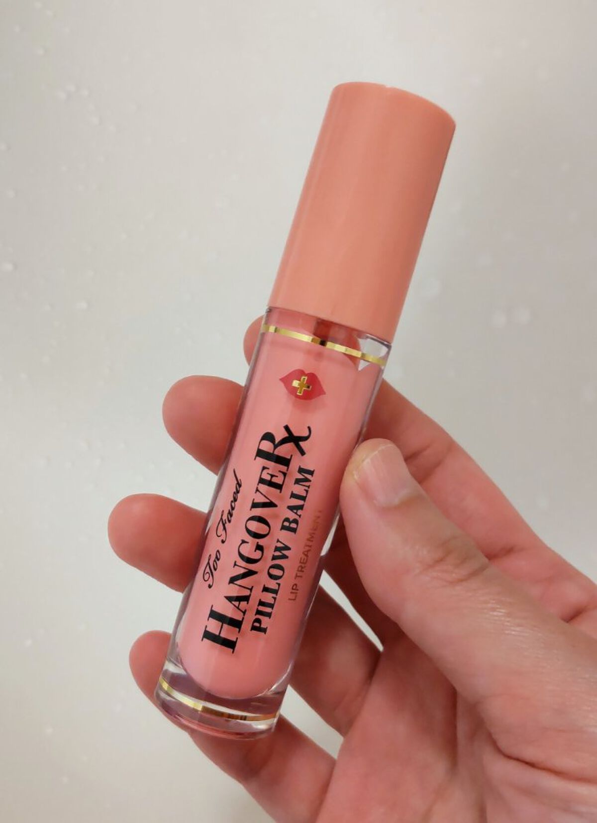 ほとんど色味は付かないので、マスクをして乾燥が気になった時もサッと塗れます。
香りもキツすぎなくて良いです◎