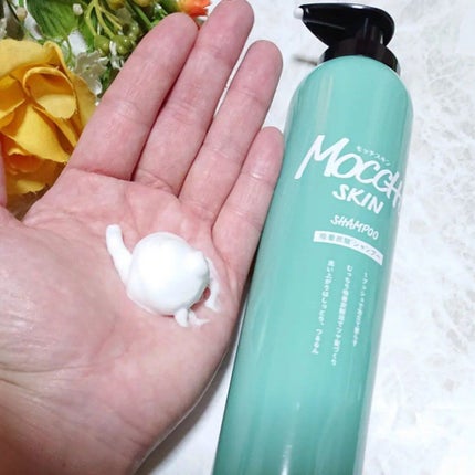 MoccHi SKIN 吸着スパークリングシャンプー のクチコミ「頭皮の毛穴汚れをしっかり吸着し、もっちり炭酸泡で摩擦を防ぎ、補修成分を浸透しやすくしてくれるた.....」(3枚目)