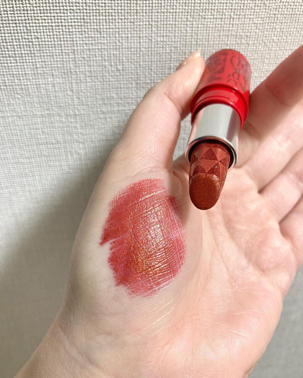 ルージュアーティスト メタリック 002ヒプノテｨックラスト/MAKE UP FOR EVER/口紅を使ったクチコミ（2枚目）