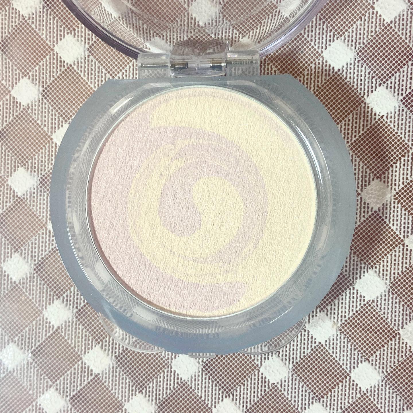 マーブルハイライター/キスミー フェルム/プレストパウダーを使ったクチコミ（3枚目）