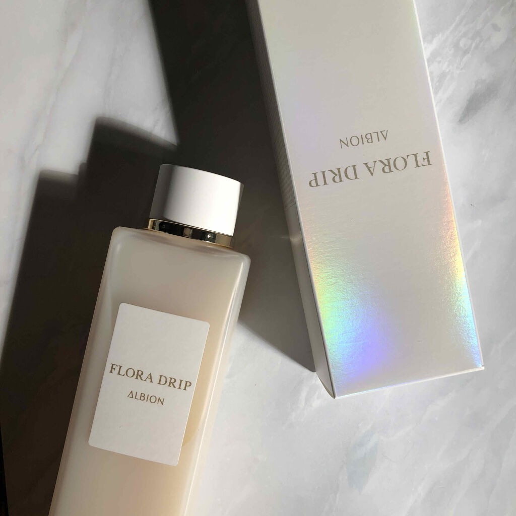 お守りスキンケアに認定したアルビオンのフローラドリップ🧸❤︎❤︎ サンプル使って、およよ🥺？となり、さらにサンプルを消費して得た信頼感！わたしは化粧水のあとにはさんでます。バシャバシャ使える化粧液ではないけれど、肌がふんわりしてすっぴん