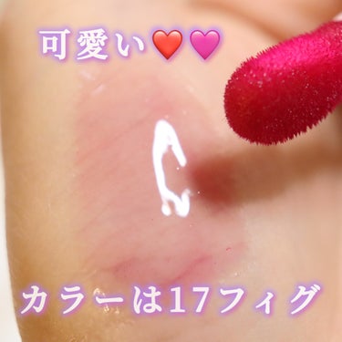 CLARINS リップコンフォートオイルのクチコミ「

後輩からのプレゼントで頂いたんだけど、とっても可愛くてお気に入り🤩✨✨

ぷるんとしててか.....」（3枚目）