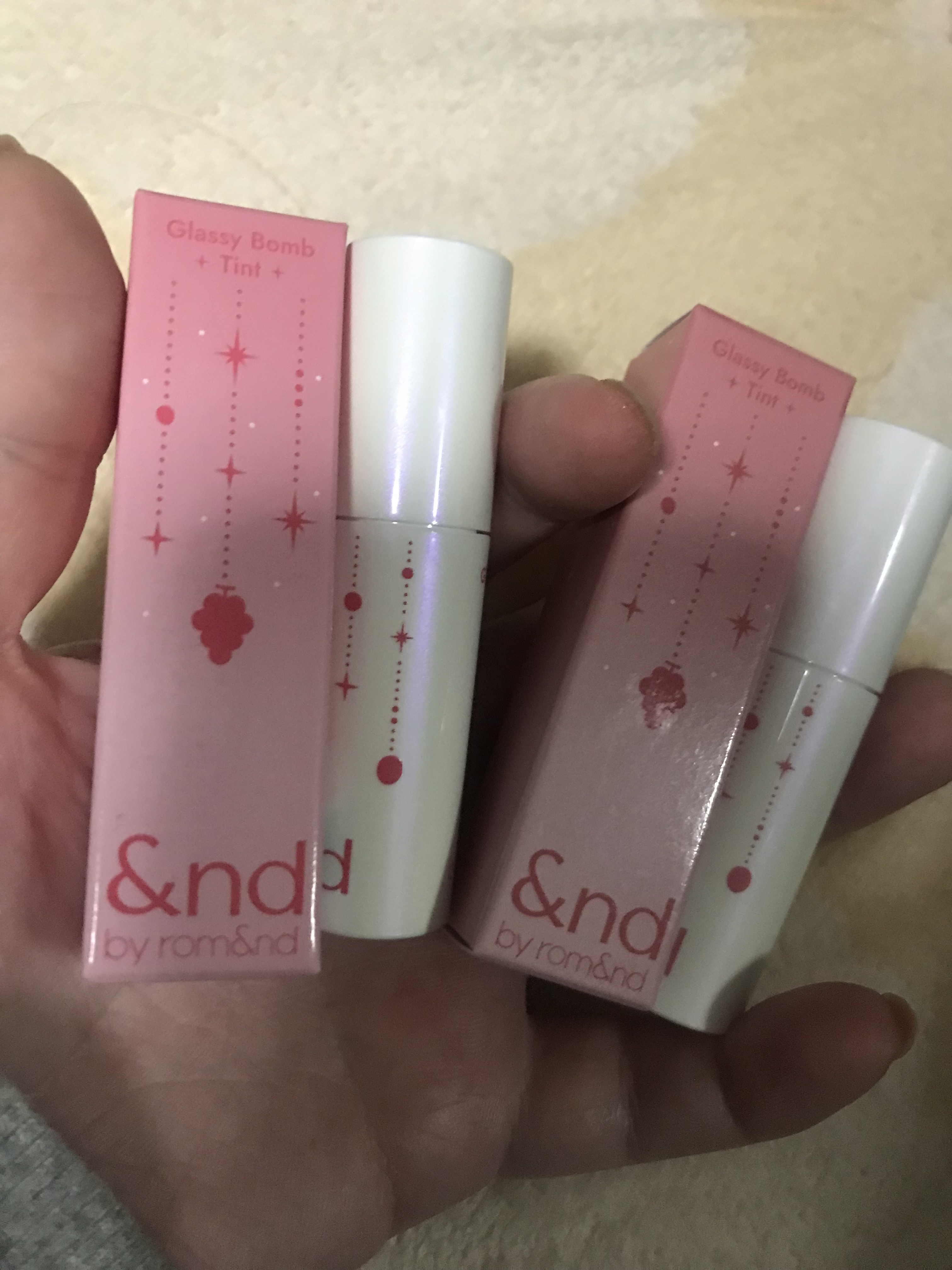 アンドバイロムアンド　グラッシーボムティント/&amp;nd by rom&amp;nd/リップティントを使ったクチコミ（2枚目）