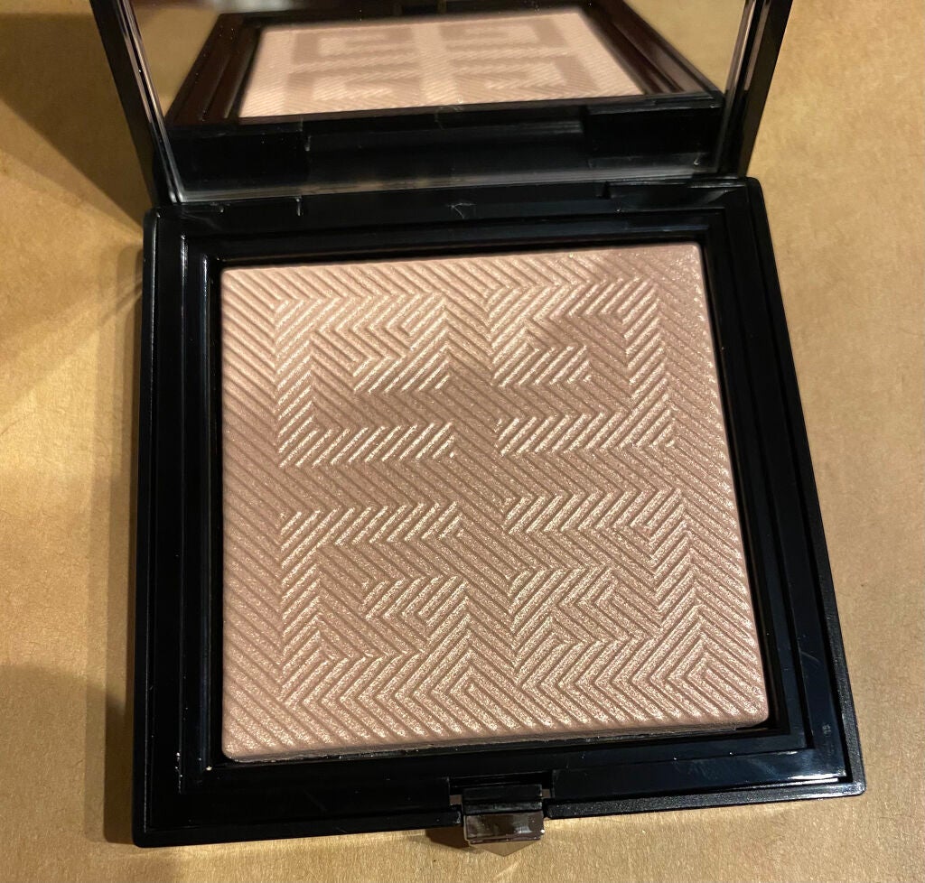 タン・クチュール・シマー・パウダー/GIVENCHY/プレストパウダーを使ったクチコミ(2枚目)