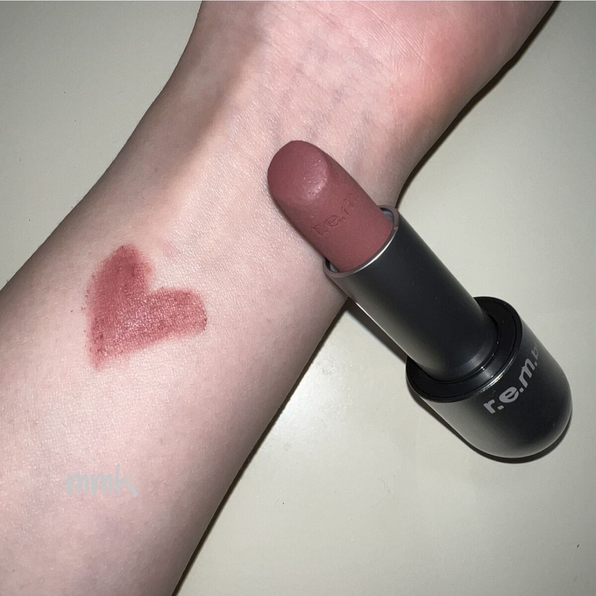 matte lipstick / r.e.m.beauty