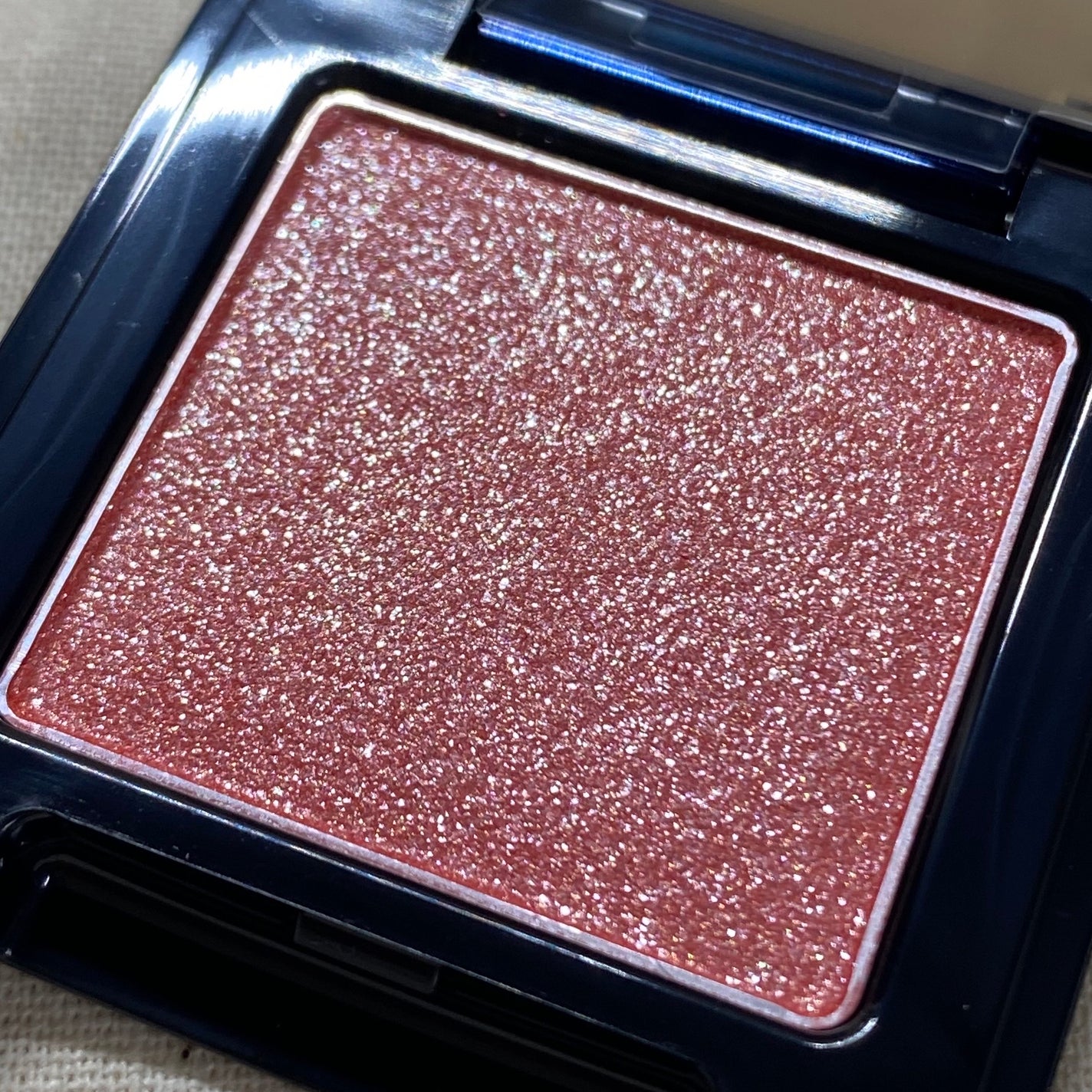 ラズル アイカラー/エレガンス ラズル /単色アイシャドウを使ったクチコミ(2枚目)