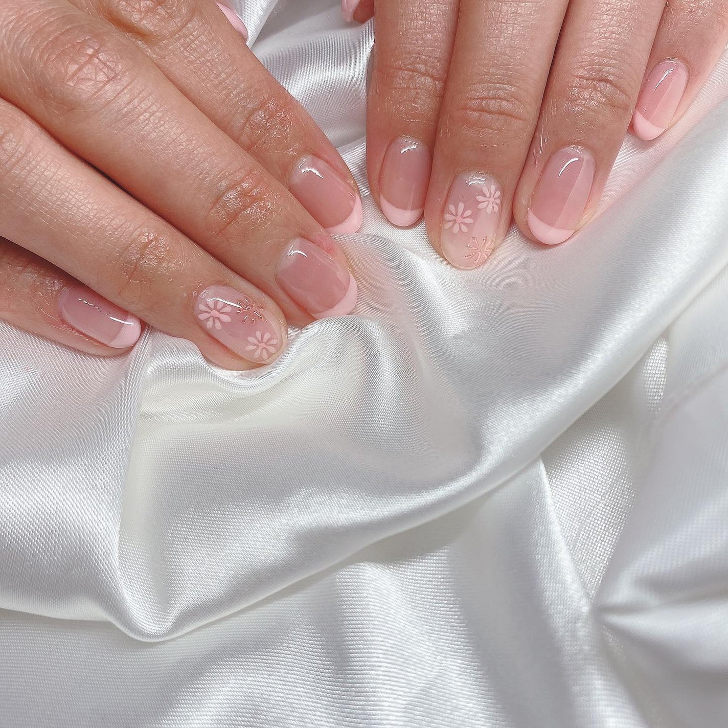 kanna on LIPS 「・・・オールピンクでフレンチ×お花🌸ミラーもピンクゴールド💓T..」(2枚目)