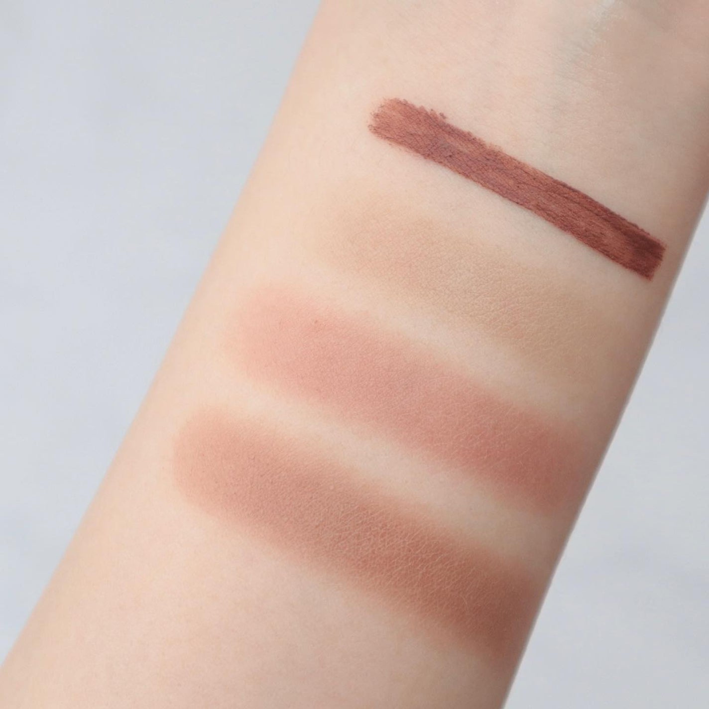 濱田あおい on LIPS 「..水越みさとさんが色を監修された眉マスカラと眉パウダー🌿どれ..」(8枚目)