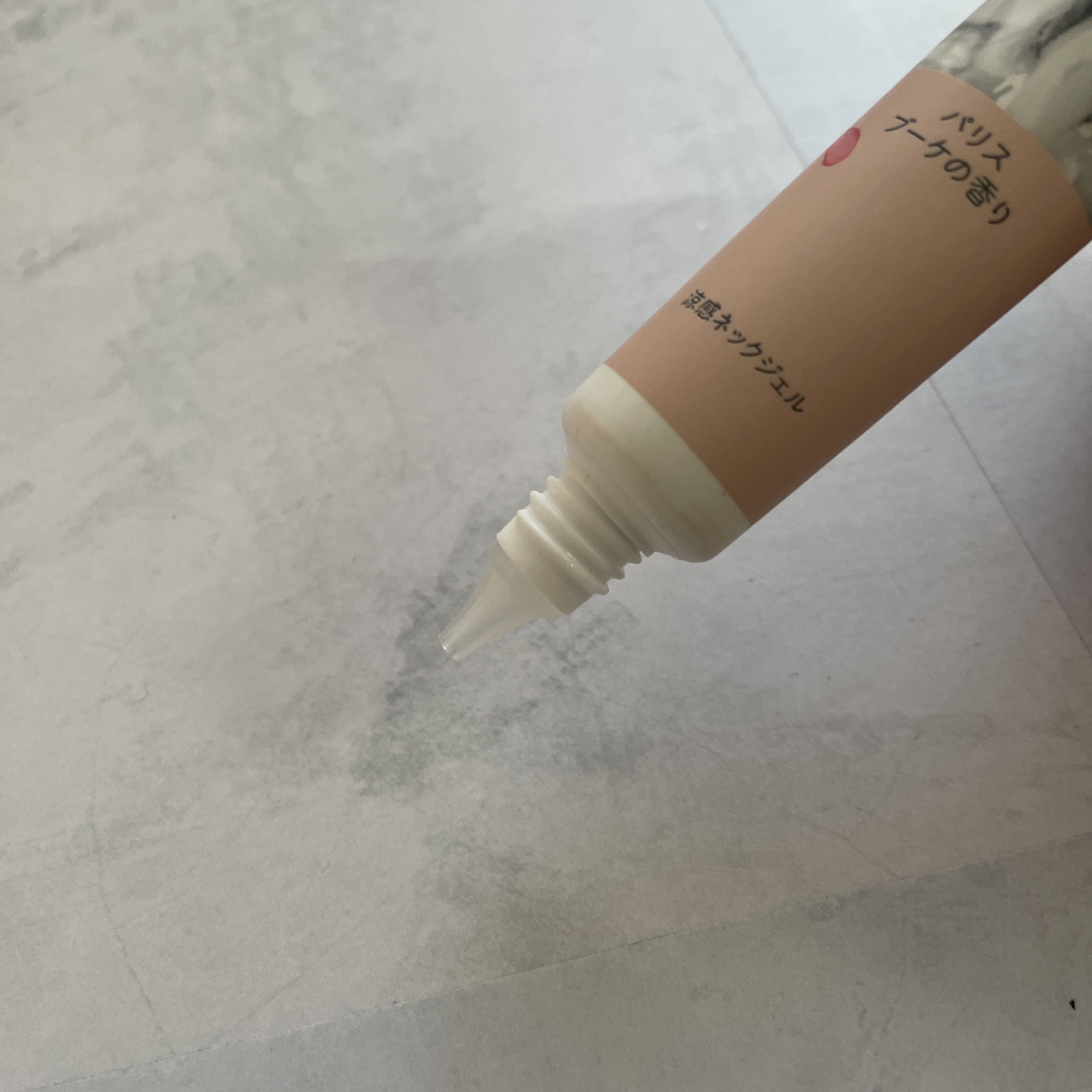 8x4 アロマスイッチ 涼感ネックジェル パリスブーケの香り/８ｘ４/デオドラント・制汗剤を使ったクチコミ（2枚目）