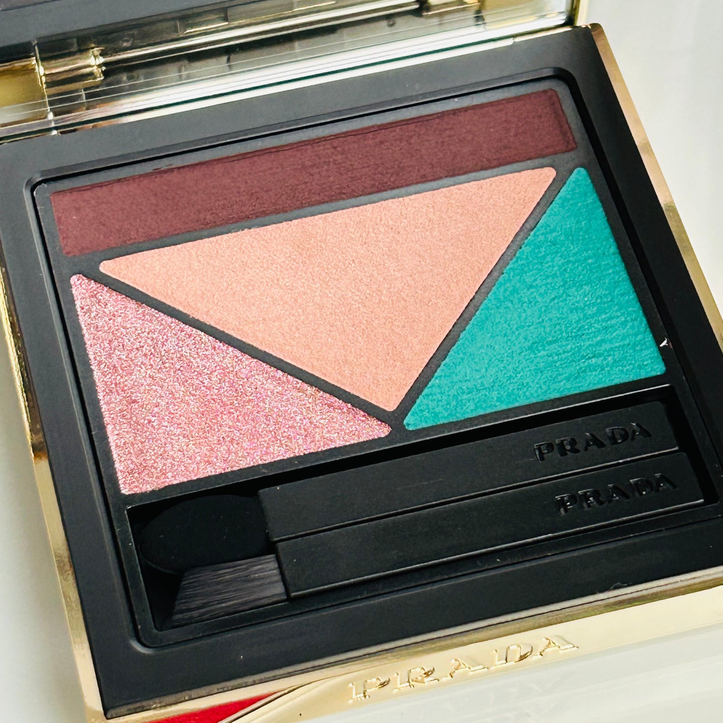 ダイメンションズ マルチエフェクト アイシャドウ/PRADA BEAUTY/アイシャドウパレットを使ったクチコミ(2枚目)