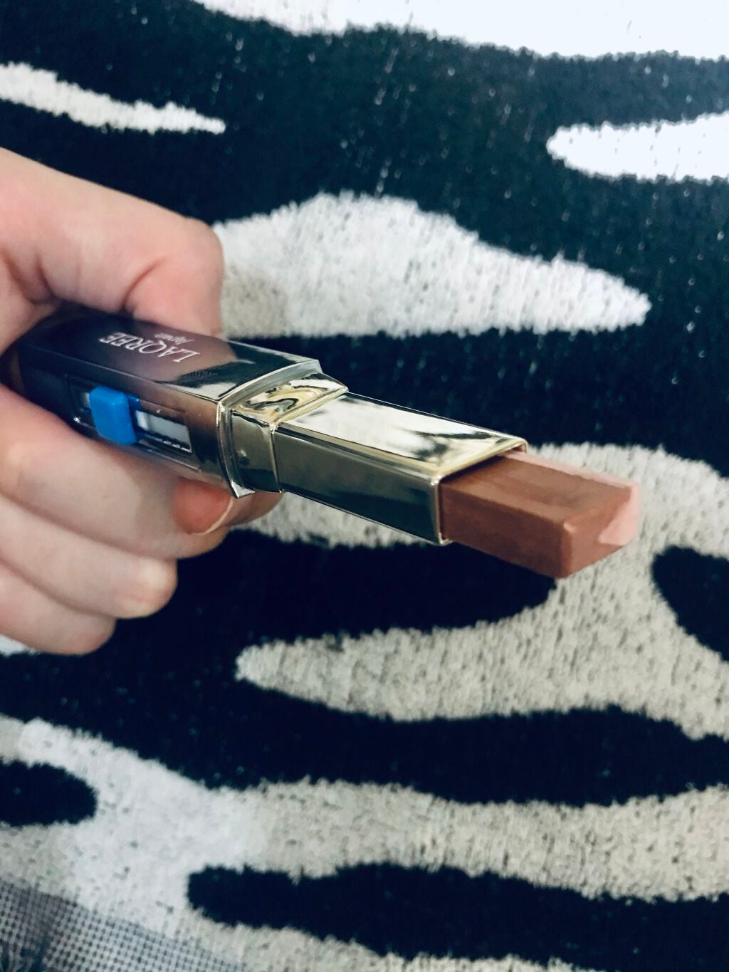 ツートン アイシャドウバー/LAQREE japan/スティックアイシャドウを使ったクチコミ(2枚目)