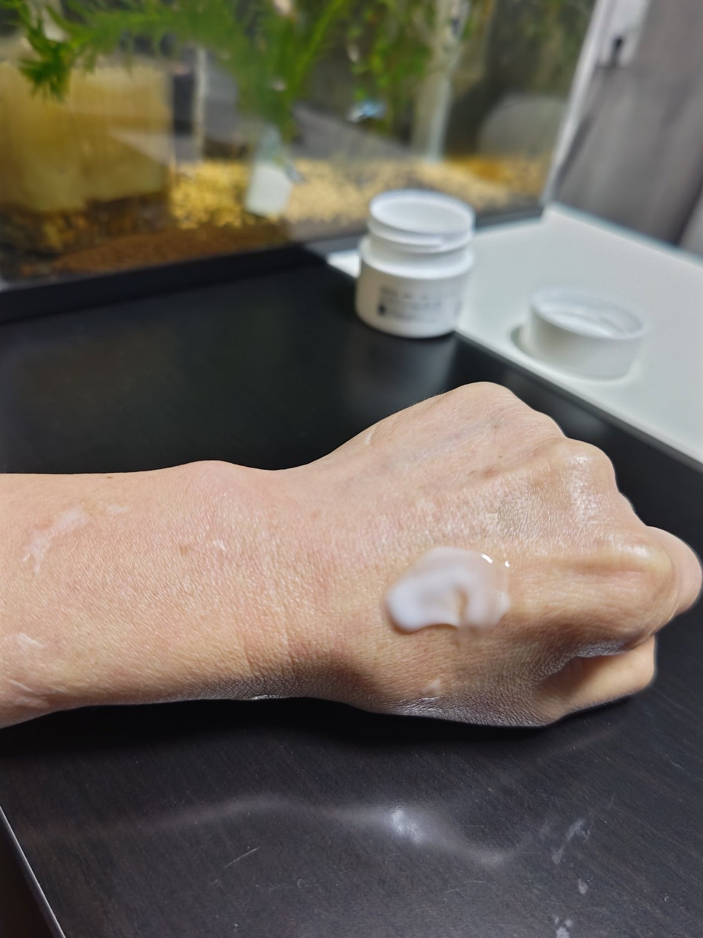 乾燥さん 薬用しっとりクリーム 【医薬部外品】/乾燥さん/フェイスクリームを使ったクチコミ(3枚目)