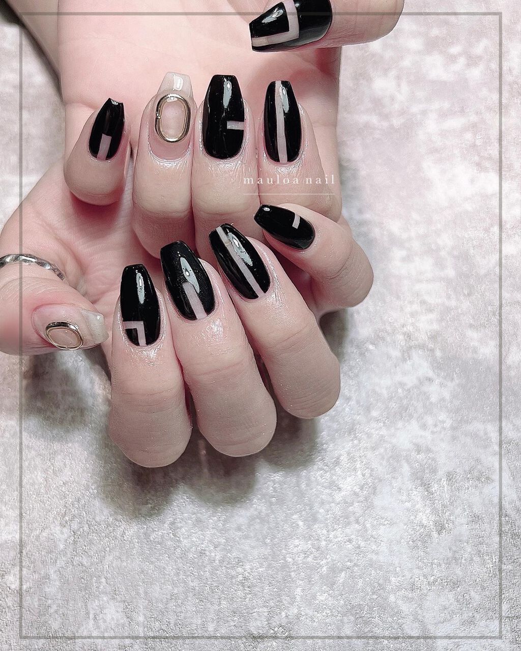 #くりぬきネイル,#ネイル,#アートネイル,#冬ネイル,#ミラーアートネイル,#黒ネイル,#フレンチネイル,#ジュエリーネイル,#ミラーネイル,#手書きアートネイル,#ミラーアートネイル,#パーツネイル,#ミラーネイル,#シルバーアクセネイル,#冬ネイル,#天王寺ネイルのネイルデザイン