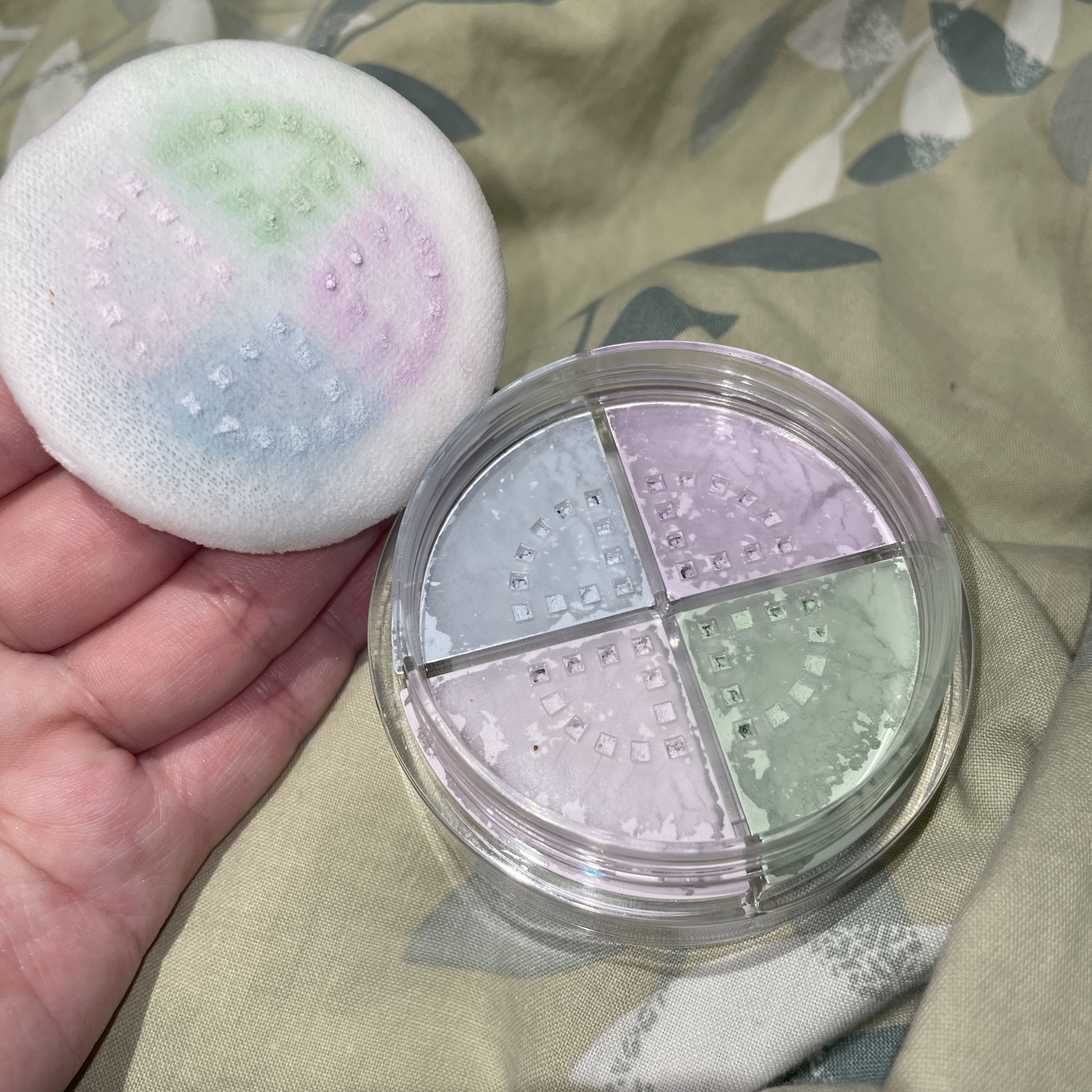 4カラーフェイスパウダー/Kirei&co./ルースパウダーを使ったクチコミ（1枚目）