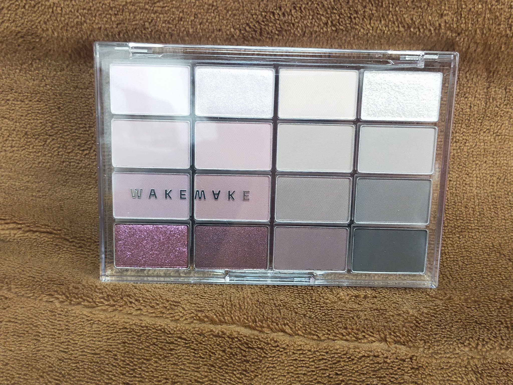 ソフトブラーリングアイパレット/wakemake/アイシャドウパレットを使ったクチコミ（2枚目）