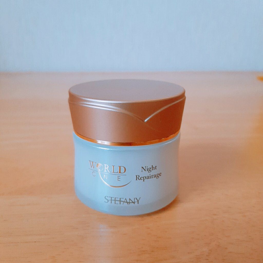 エリー on LIPS 「白くみずみずしいテクスチャーで、スルスルとよく伸びます🌿軽くさ..」(1枚目)