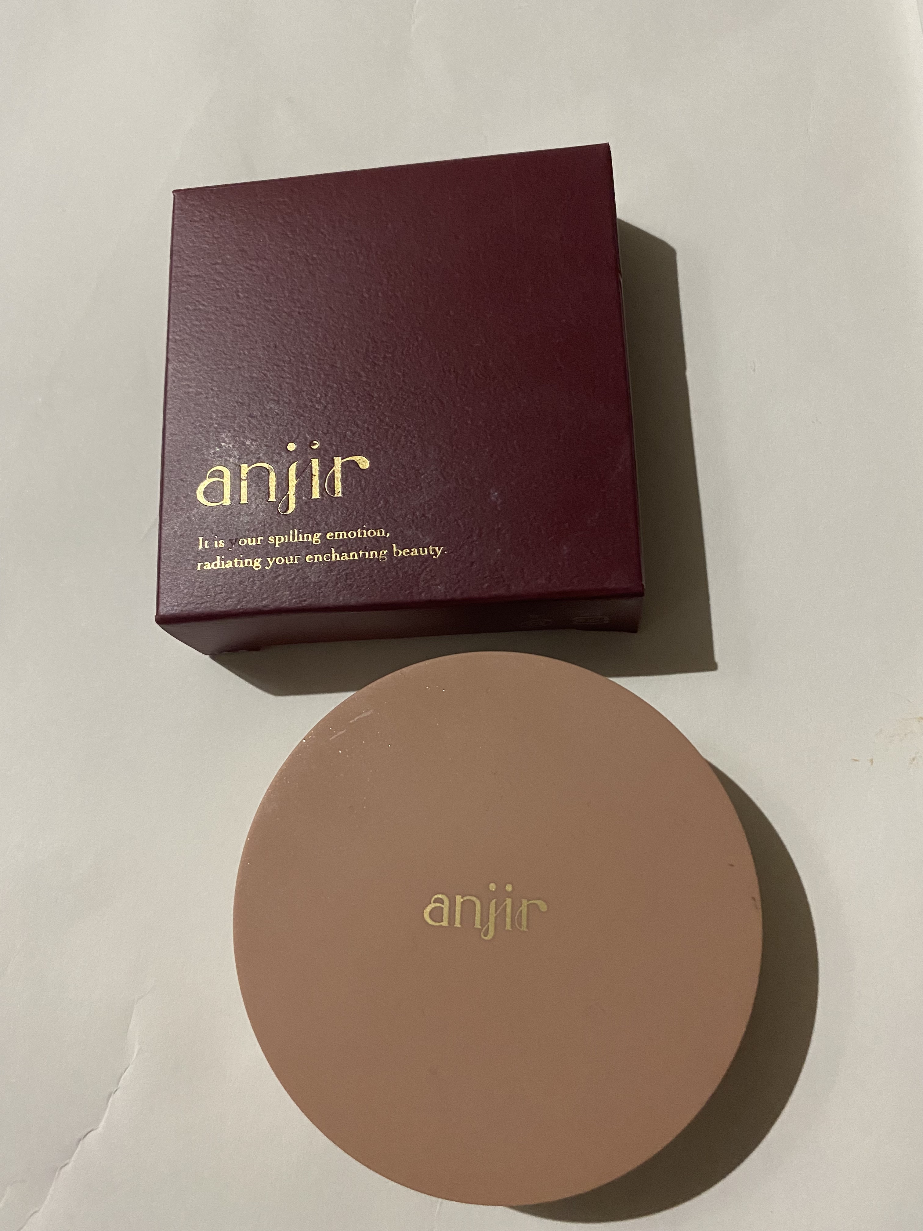 エンチャンテッド クッション ファンデーション 01 ライトベージュ/anjir/クッションファンデーションを使ったクチコミ（1枚目）