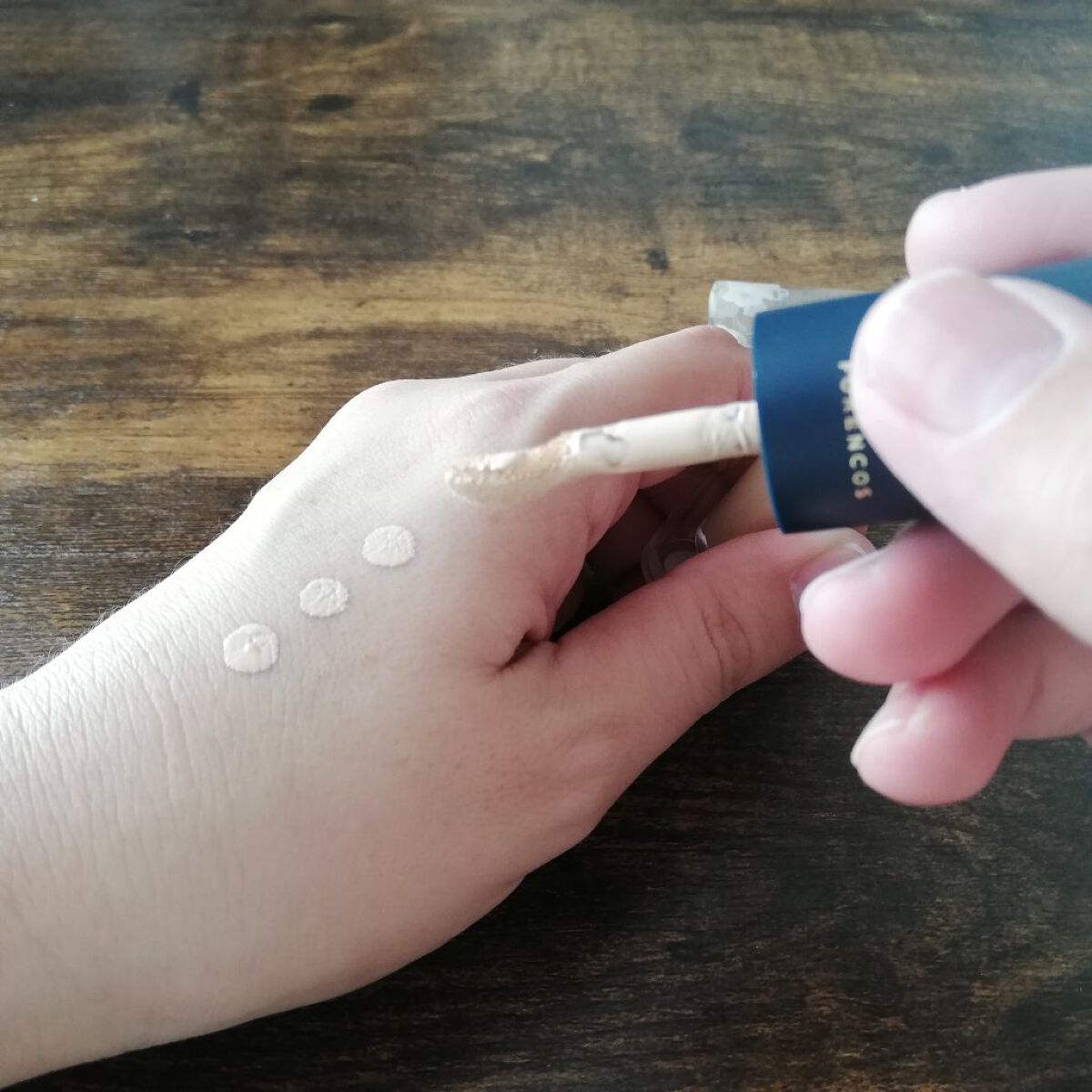 タトゥーウォータープルーフスカーコンシーラー/フォレンコス/リキッドコンシーラーを使ったクチコミ(3枚目)