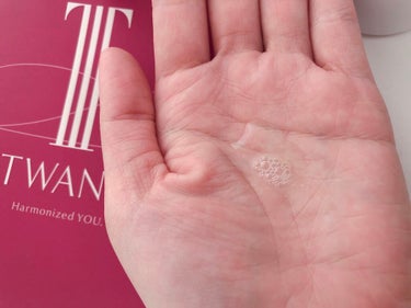 TWANY ブライトニングローションのクチコミ「
2021.3月に新発売された
トワニーの美白化粧水🧚‍♂️

朝用に購入してみました💕

朝.....」（3枚目）