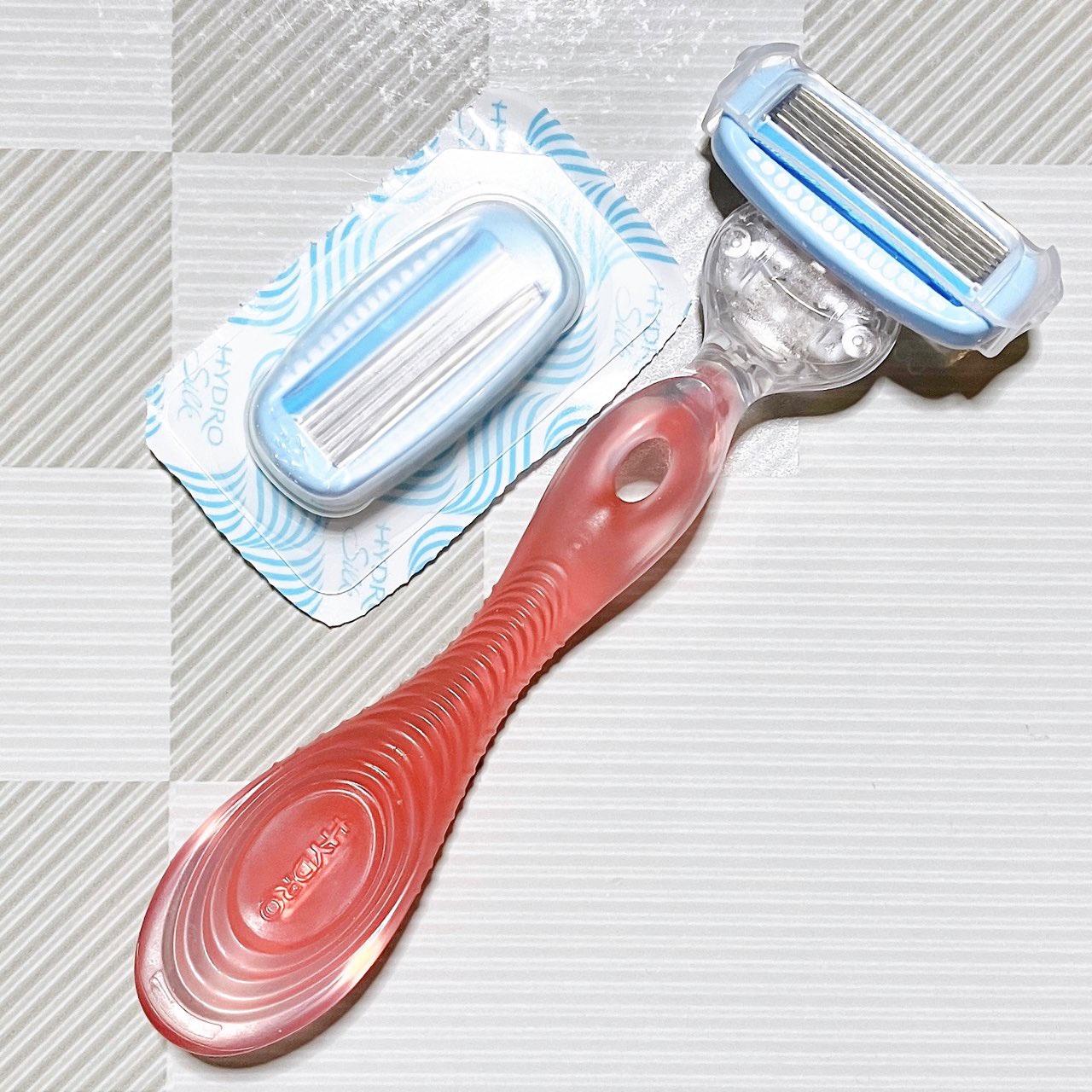 ハイドロシルク ホルダー （刃付き＋替刃１コ）/ハイドロシルク/シェーバーを使ったクチコミ（2枚目）