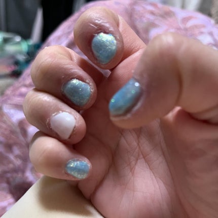 うさみみぃ@ブルベ on LIPS 「ネモフィラ見に行って来たからネイル変えた💅★*白いネイルお気に..」(1枚目)